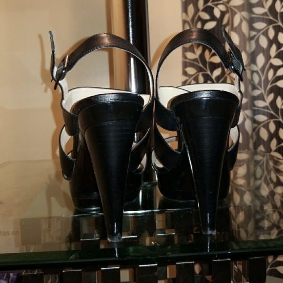 Heels - Picture 4 of 4