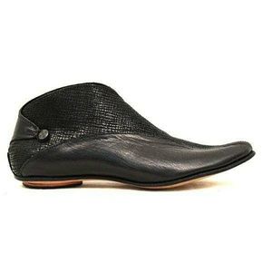 Women's bootie shoe