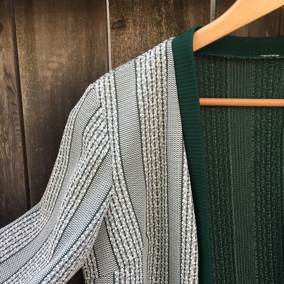 Intricately designed cardigan - Picture 2 of 6