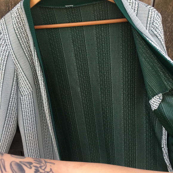 Intricately designed cardigan - Picture 3 of 6