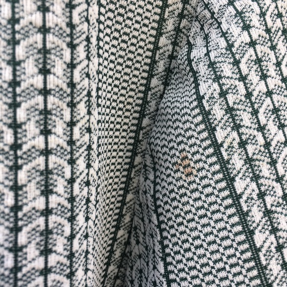 Intricately designed cardigan - Picture 5 of 6