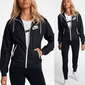💣NWOT Nike Women's Classic Wind Runner size small
