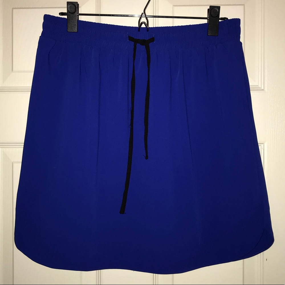 NWT skirt with scalloped sides