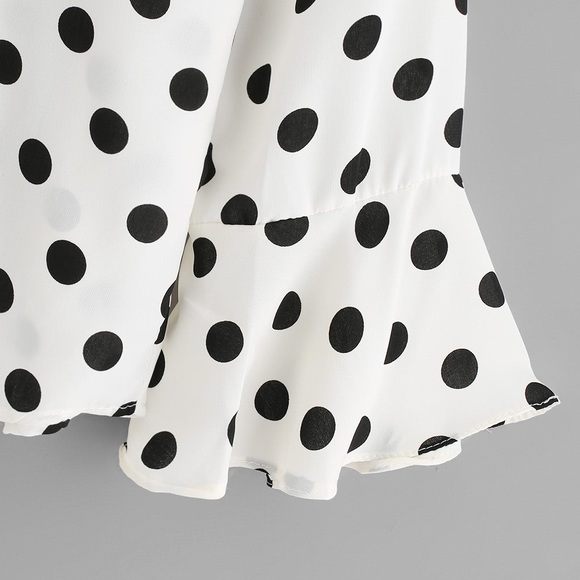 💼➕🆕🐝Fluted sleeve polka dot  pleat blouse - Picture 4 of 5