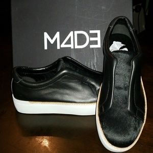 Super cute black on black slip on sneakers