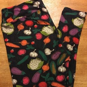 Lularoe TC vegetable leggings.