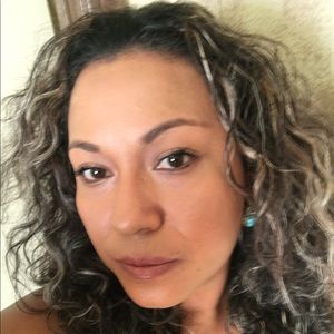 Meet your Posher, Ana