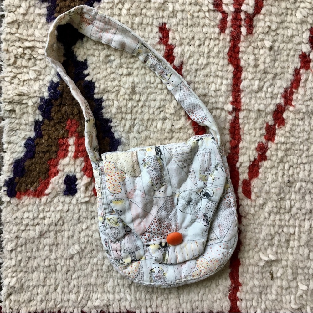 Vintage 1970s kitschy quilted purse