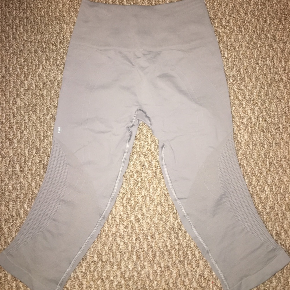 Grey cropped Lululemon leggings