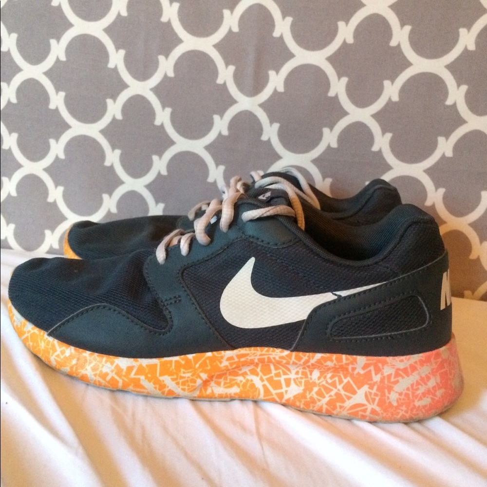 Grey Nike Roshe