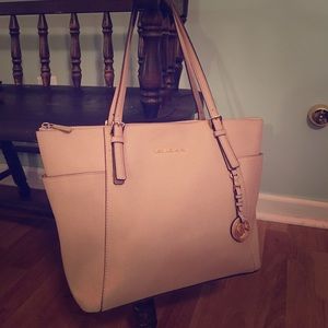 MK Jet Set Large Top Zip Saffiano Leather Tote