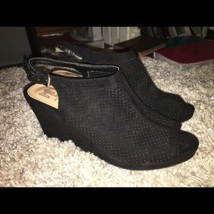 New directions Peep Toe Wedges