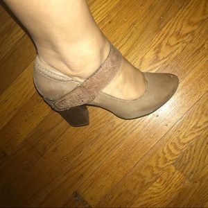 Leather Mary Janes w/ chunky heel