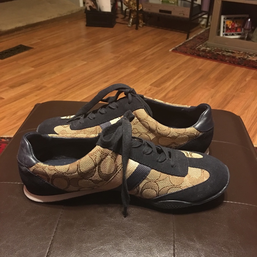 Coach comfortables