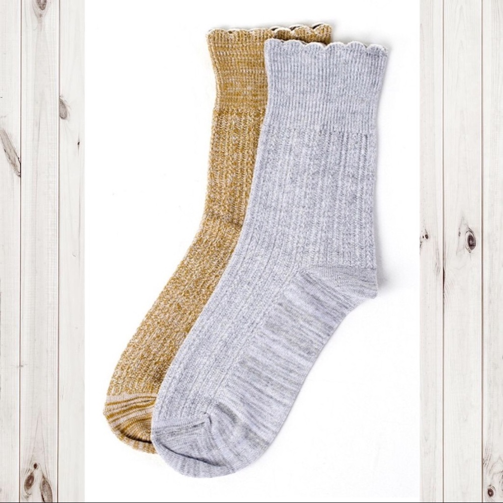 ✨ NWT✨ Women Scallop Melange Crew Socks 2 Pack