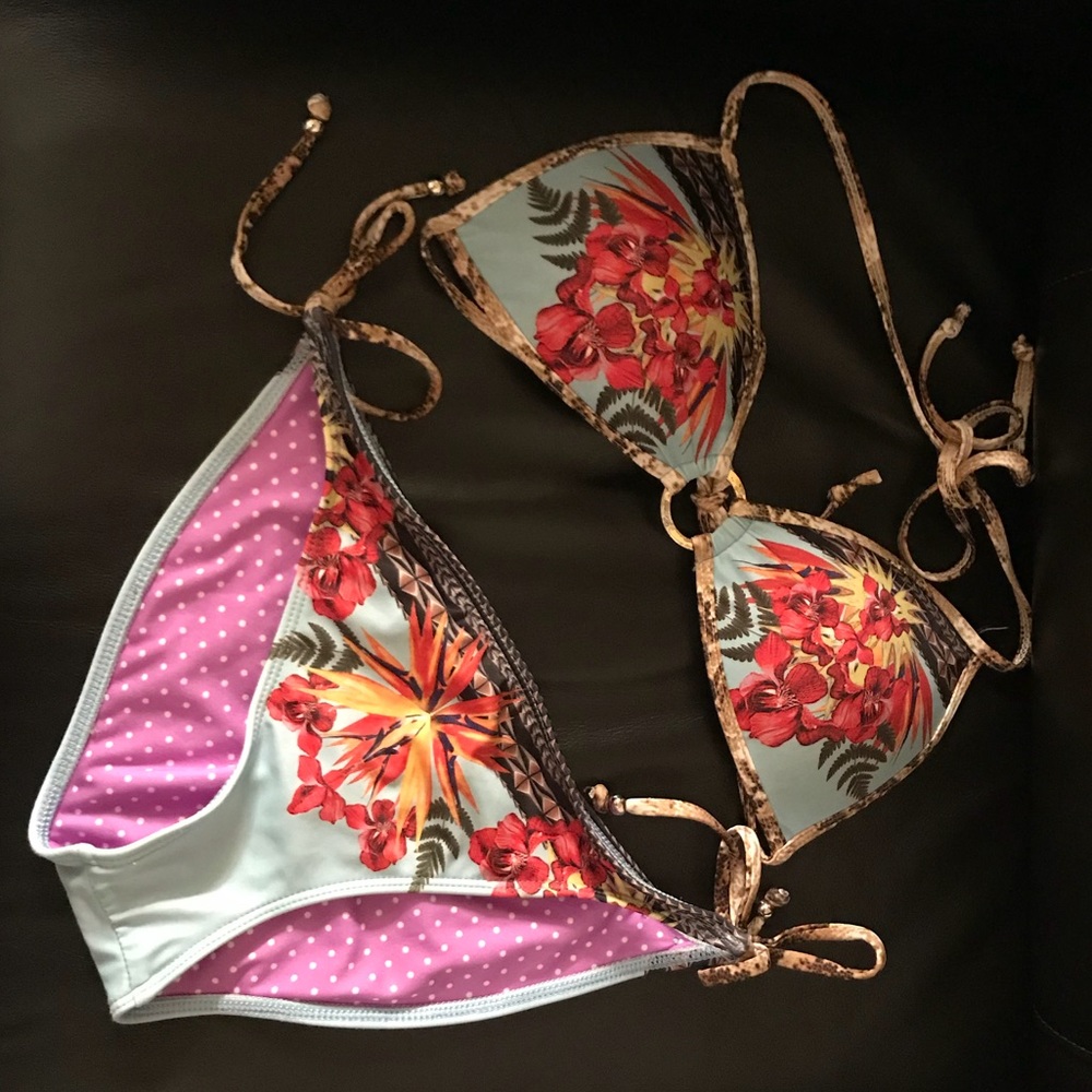 Guess 2 piece bikini 👙