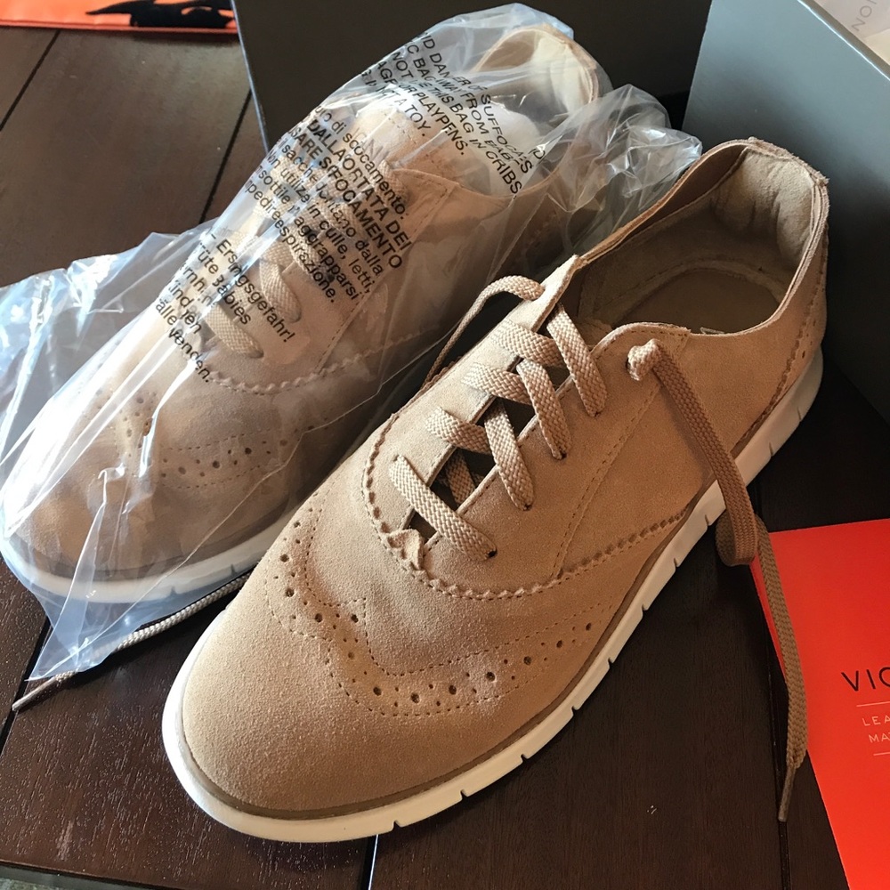 Vionic Kenley- light tan Oxford Lace