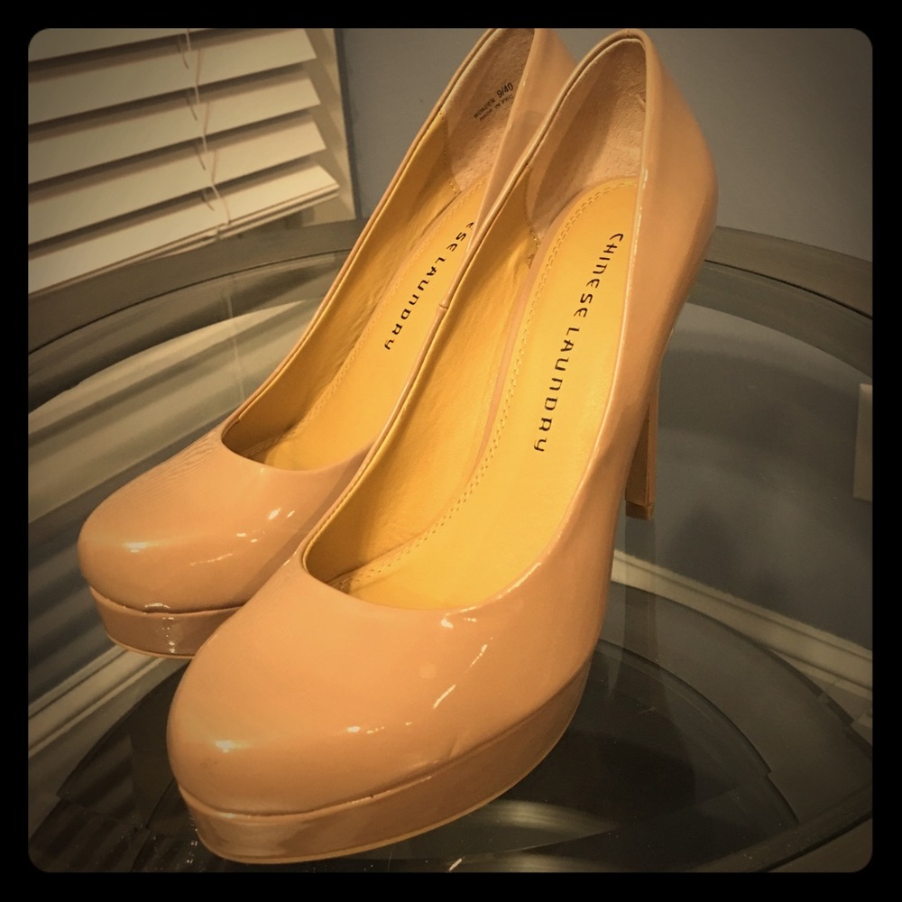 NWOT. Chinese Laundry Nude Dress Shoe