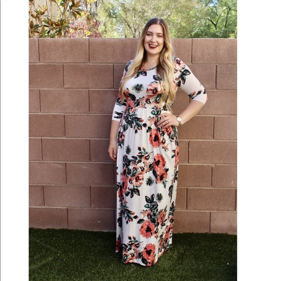 Floral Maxi Dress with Pockets - Picture 2 of 3