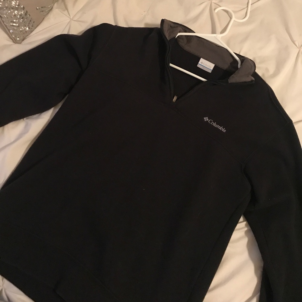 black Columbia pull over