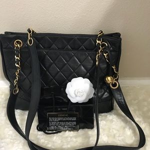 vintage Chanel Black Lambskin Leather Matelasse vintage Chanel Black Lambskin Leather Matelasse