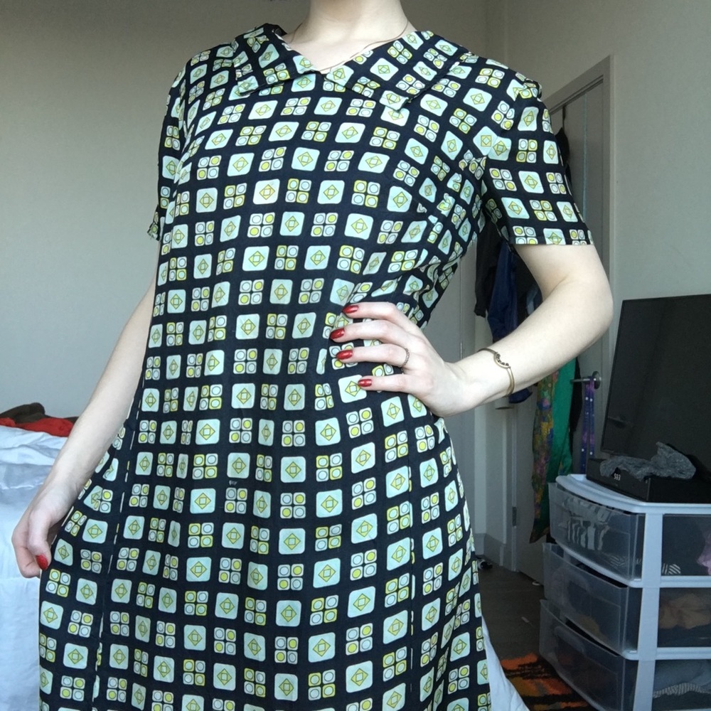 Vintage 1960s op art print Aline shift dress