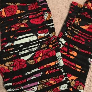 Lularoe skulls NWT Black skulls TC