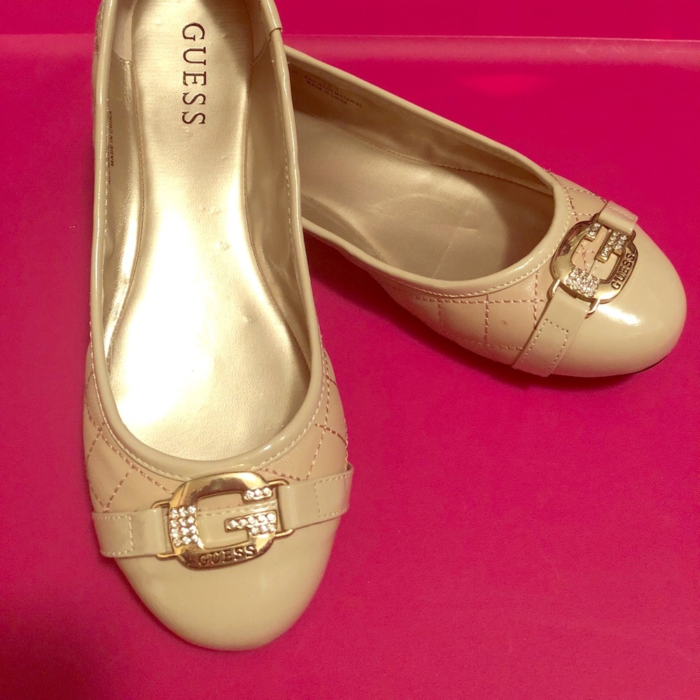 Guess flats