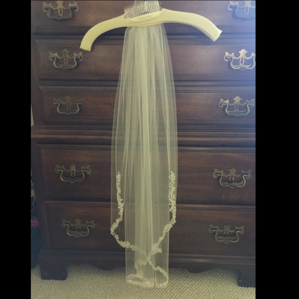 EUC Bridal Veil – Pearls and Crystals (3/4” wide)