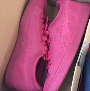 Pink pumas Pink pumas