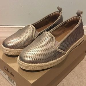 Metallic Clark slip on’s