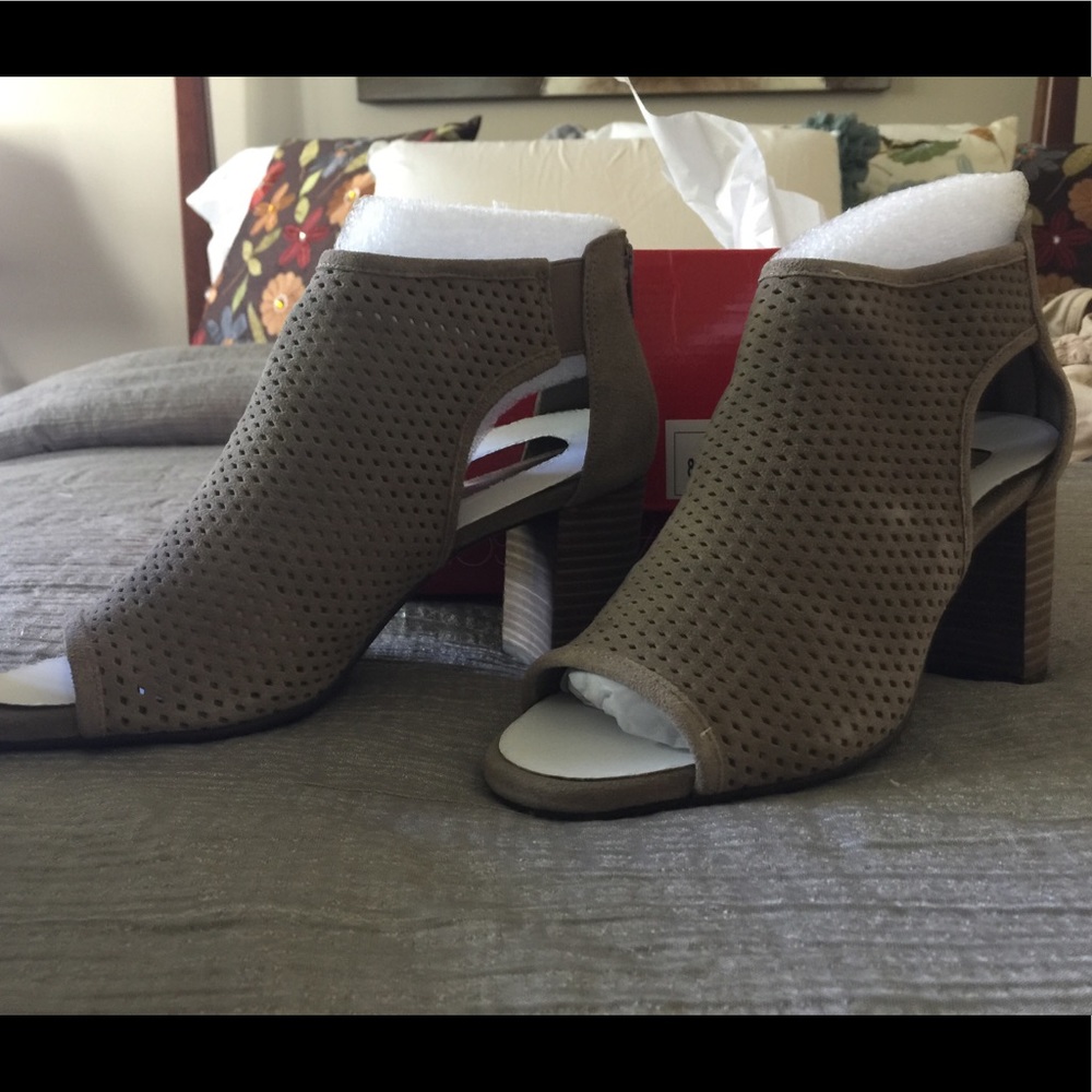 New Grey Suede SZ 8 High Frequency Booties
