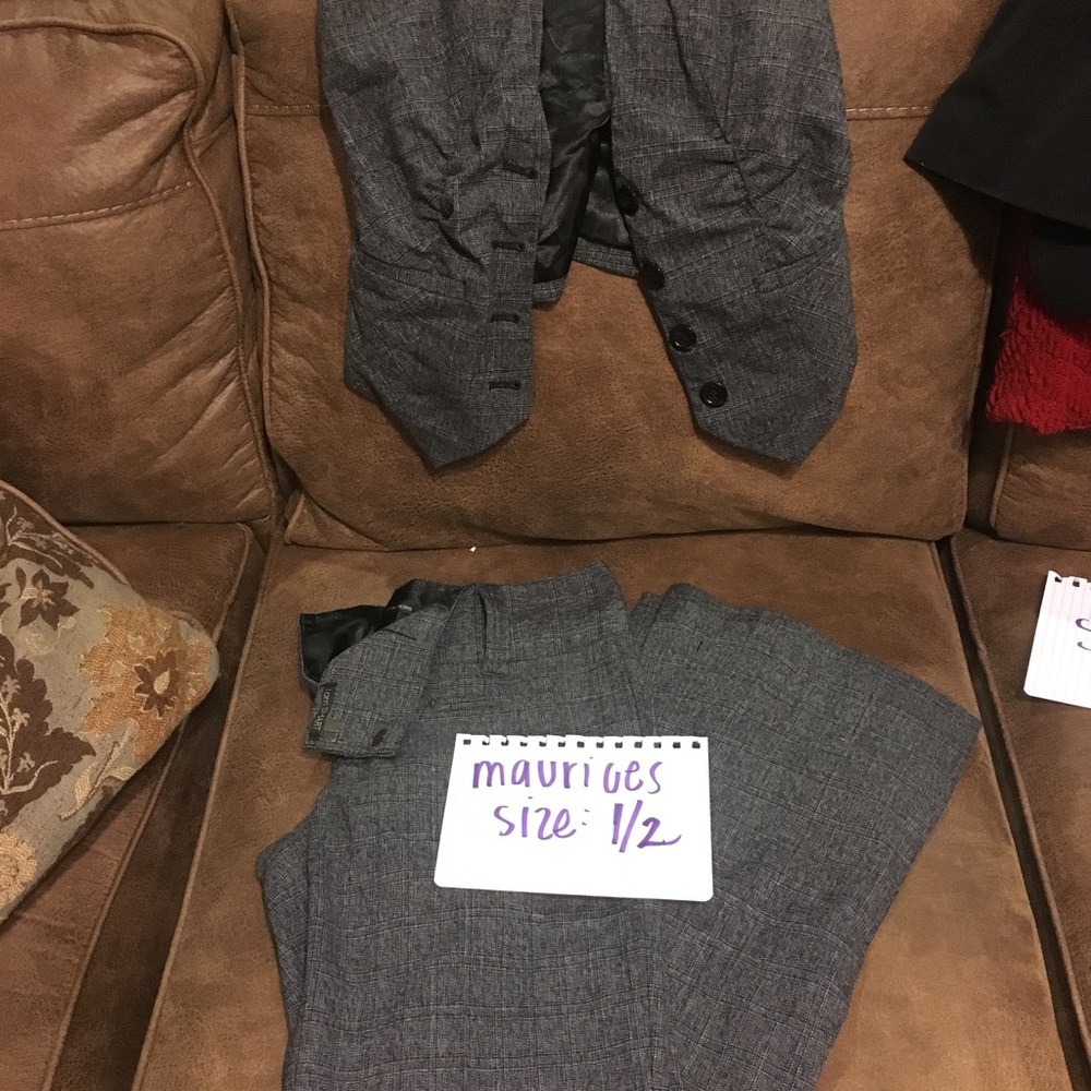 Women's pant suit set. Maurice's size 1/2