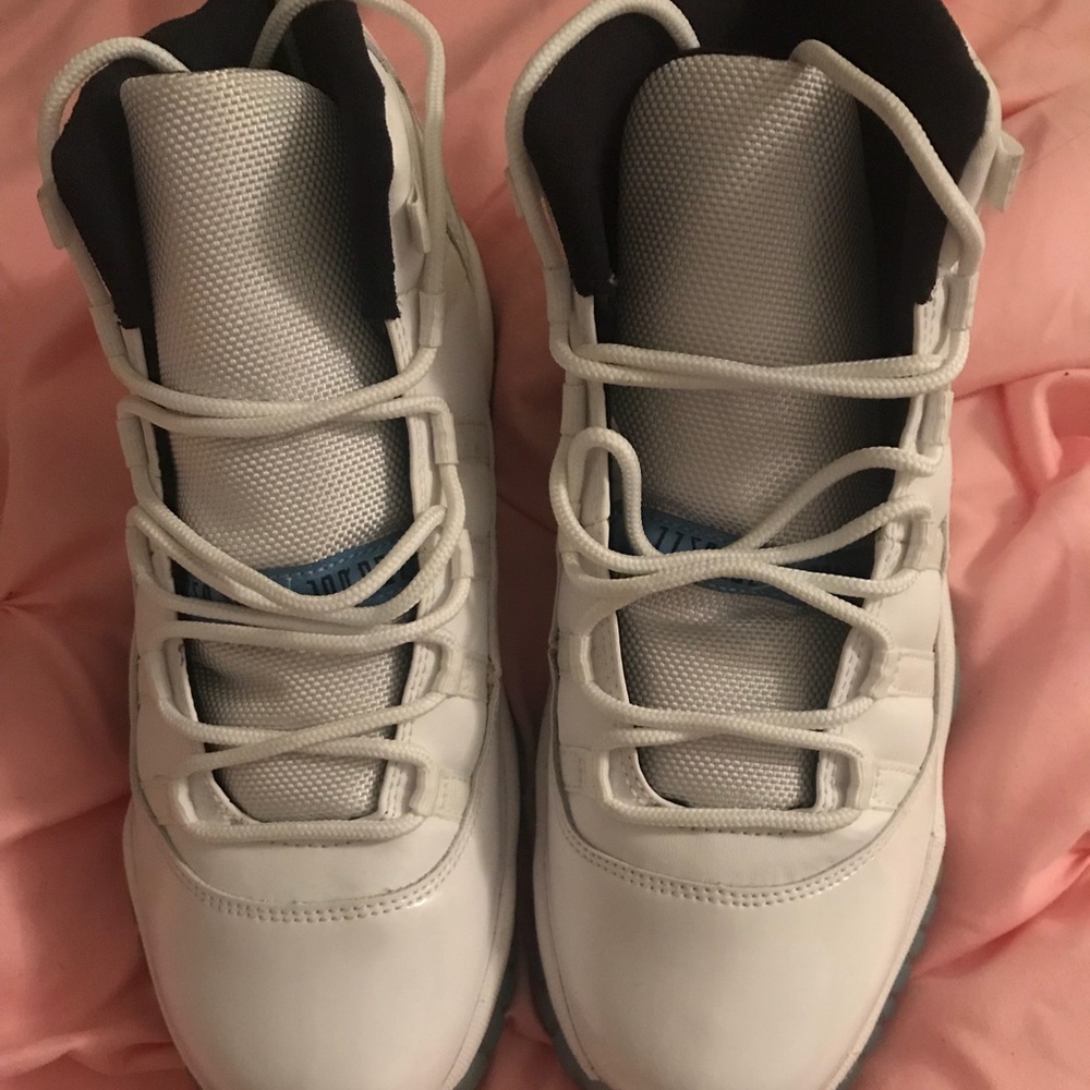 Air Jordan 11s size 6y