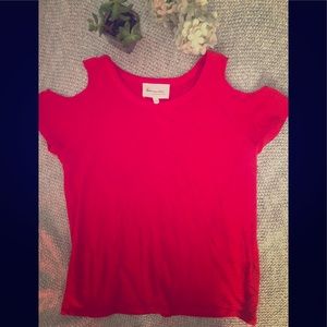 •Two by Vince Camuto• Cold-shoulder tee. Size L