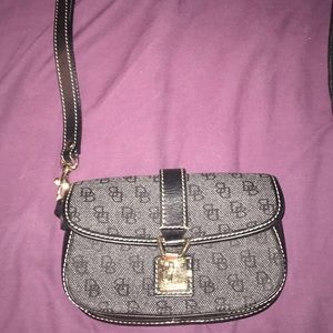 Great wristlet for going out.