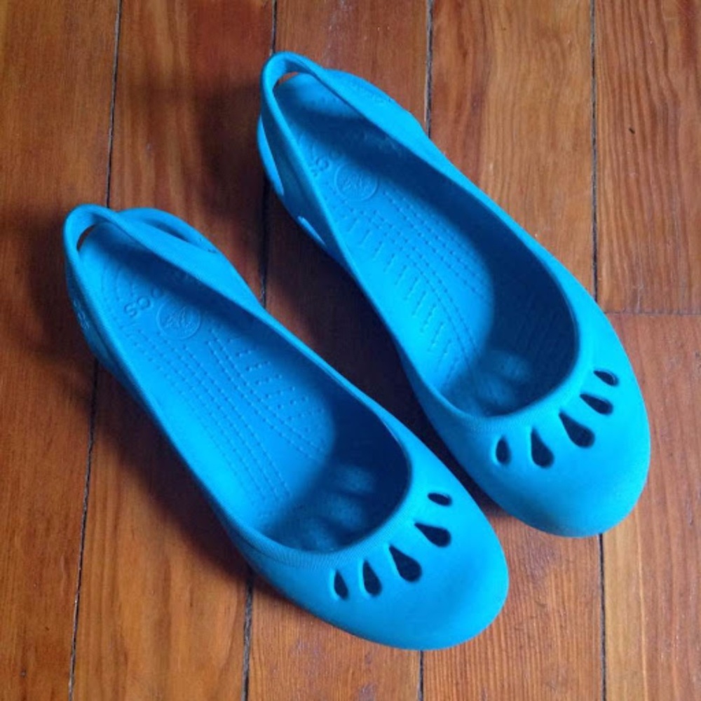 Turquoise crocs
