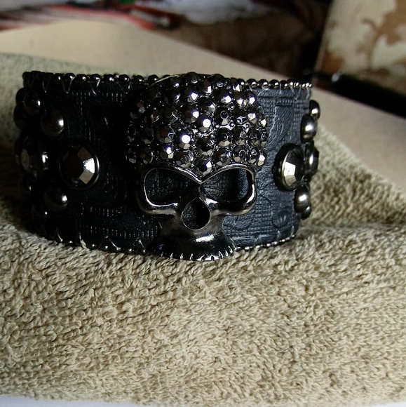 🎁Four Studded & Rhinestone Bracelet/Cuffs - Picture 8 of 8