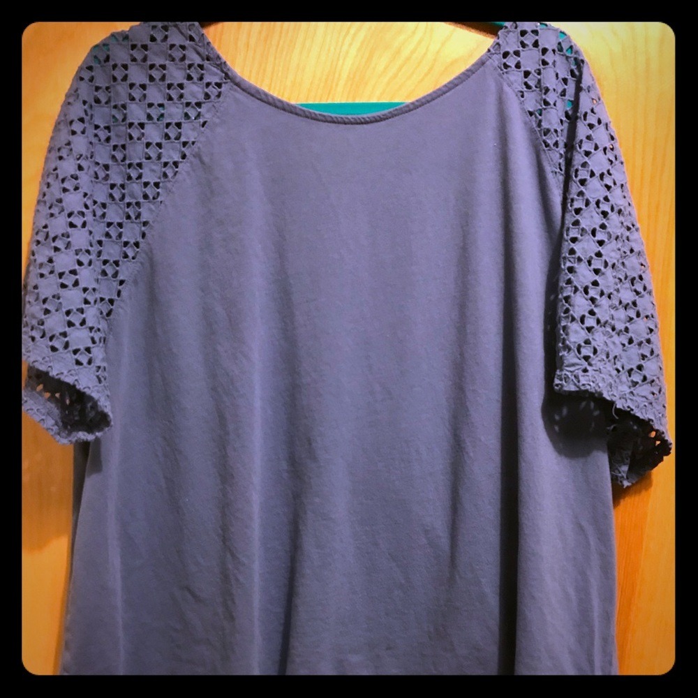 Light blue cutout sleeved shirt XXL
