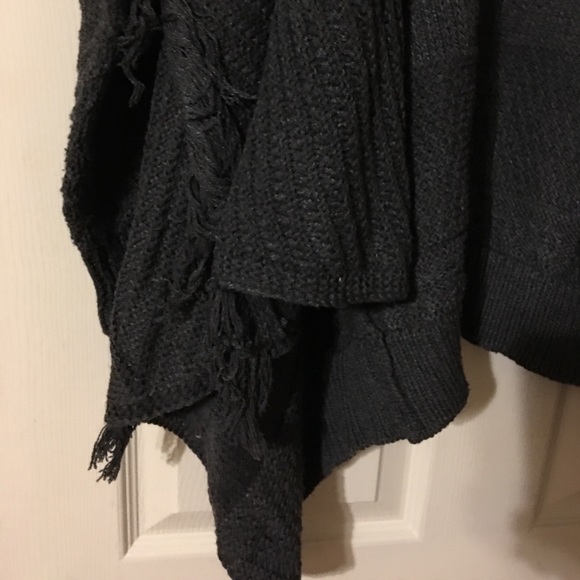 Gray fringe sweater cardigan - Picture 2 of 3