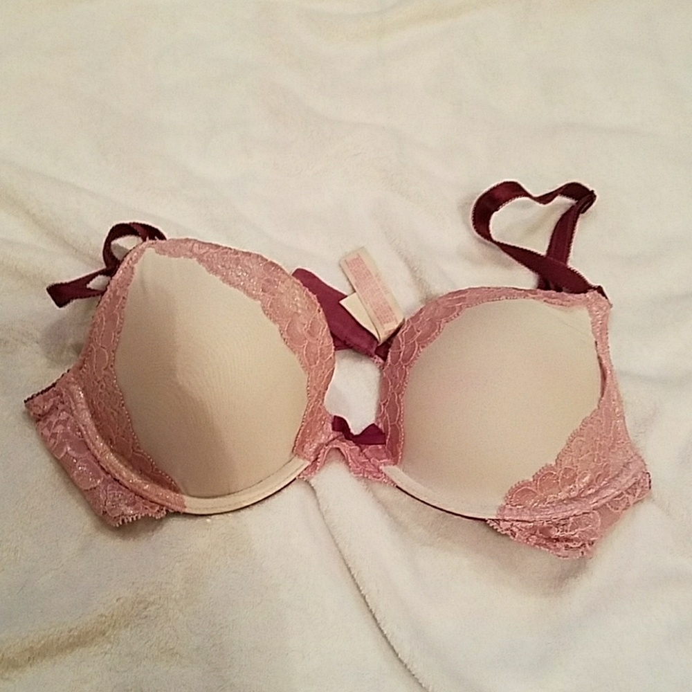 Size 32C very sexy Victoria's Secret bra