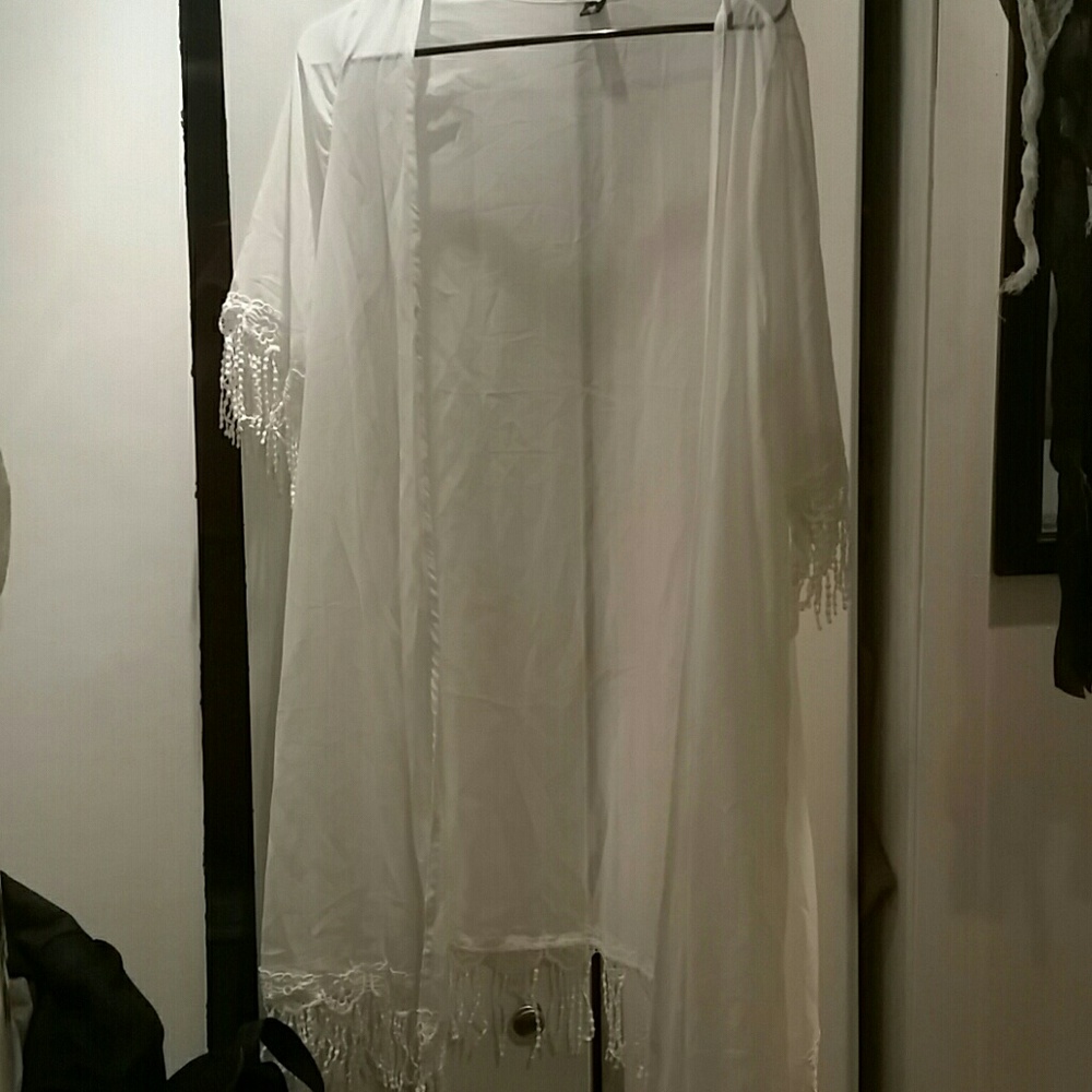 ☃️❄️ White Kimono Top