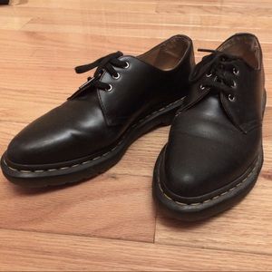 dr marten pointed toe