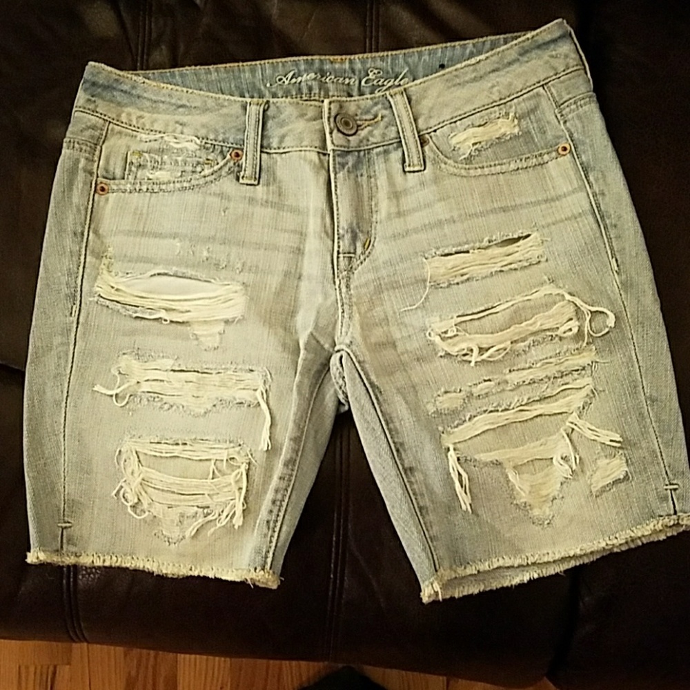 EUC;  American eagle mid shorts