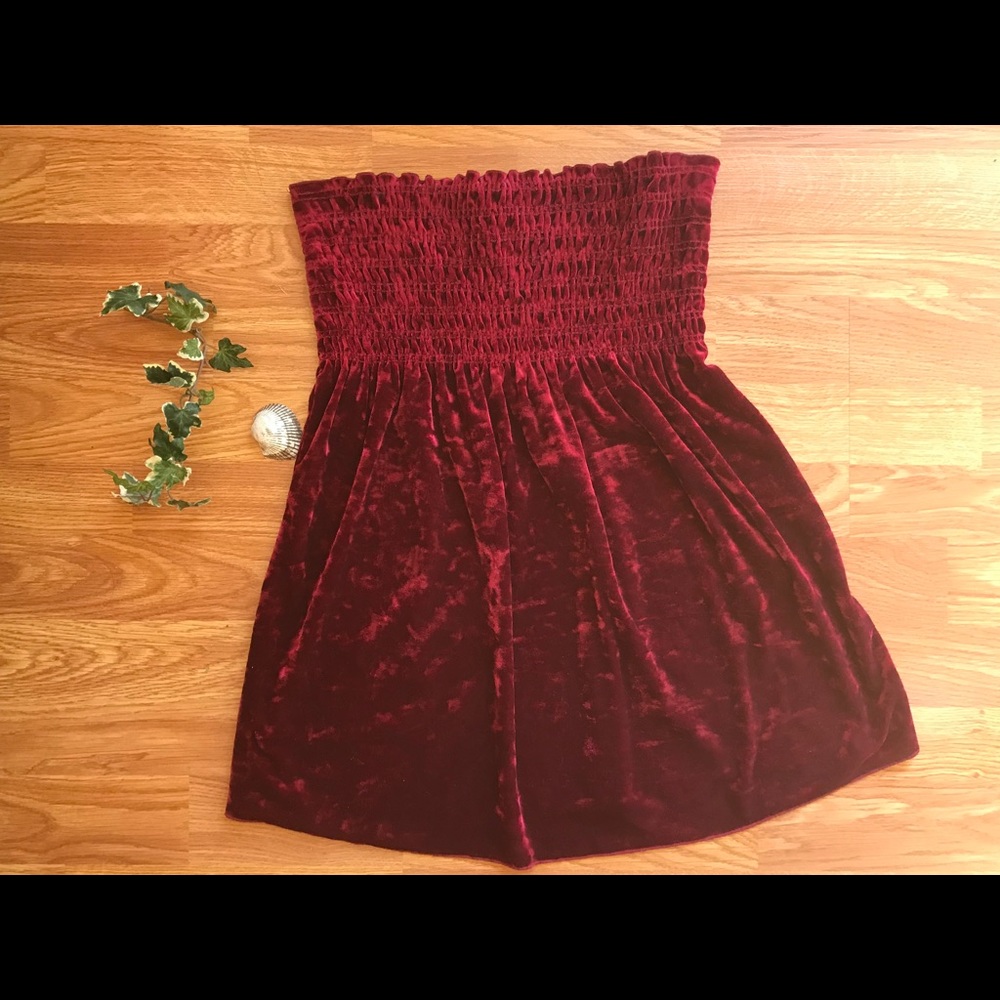Stunning Velvet-type Strapless Top!