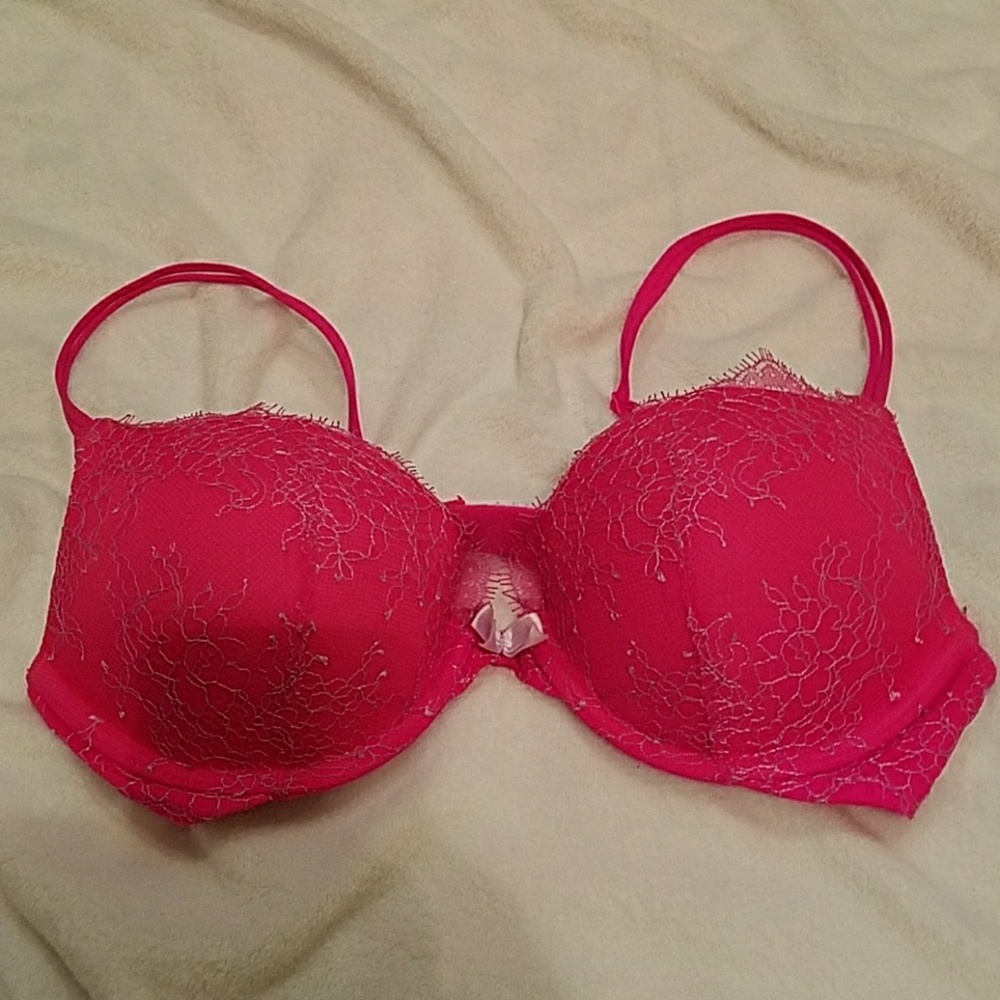 Size 32c very sexy Victoria Secret brand bra