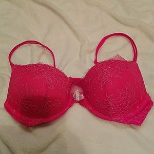 Size 32c very sexy Victoria Secret brand bra