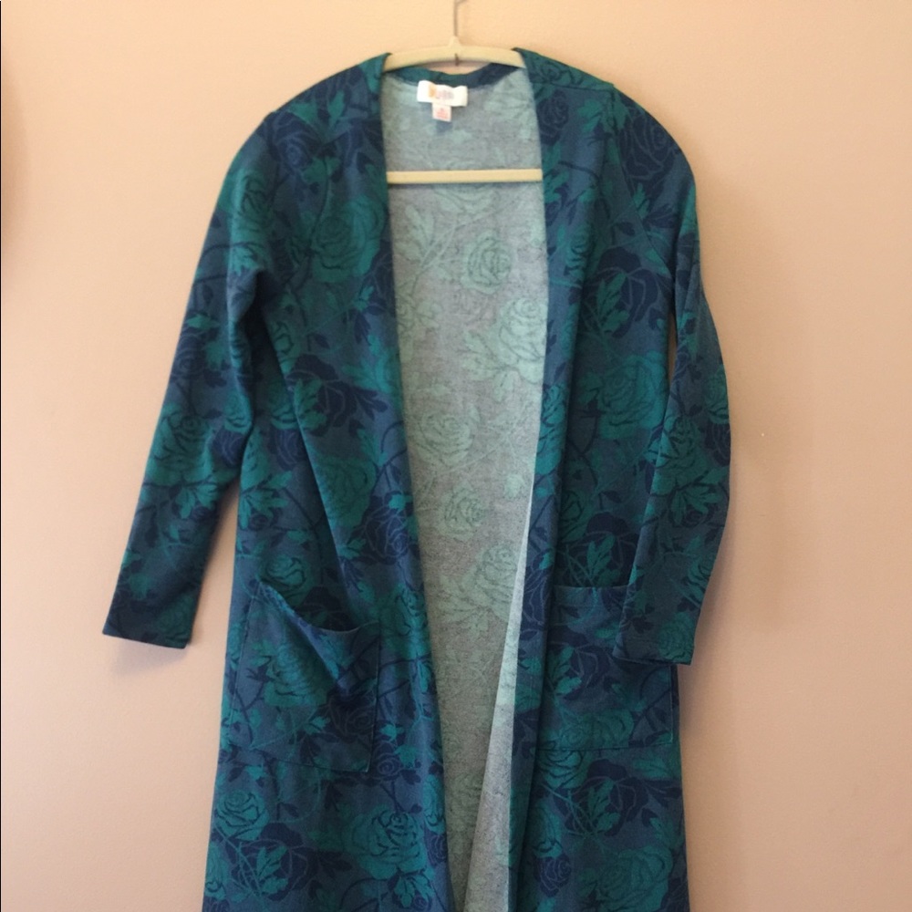 NEW WITHOUT TAGS: LuLaRoe Sarah - Size Small