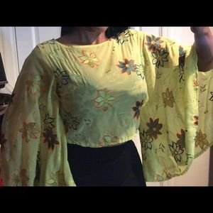 Lovely wide arm floral crop top