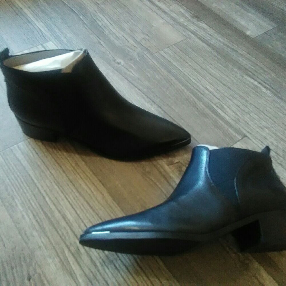 Marc Fisher pointy toe Chelsea boot